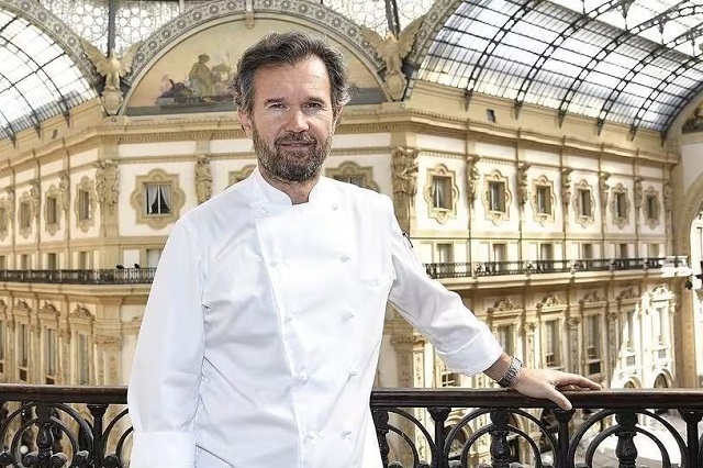 6-carlo-cracco-chef-del-ristorante-cracco-in-galleria-vittorio-emanuele-a-milano.jpg