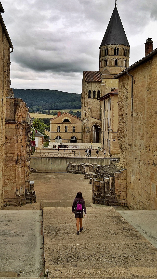 4-questo-era-l-ingresso-principale-alla-chiesa-dei-ss-pietro-e-paolo-di-cluny.jpg