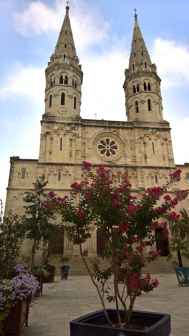 7-la-chiesa-di-san-pietro-a-macon.jpg