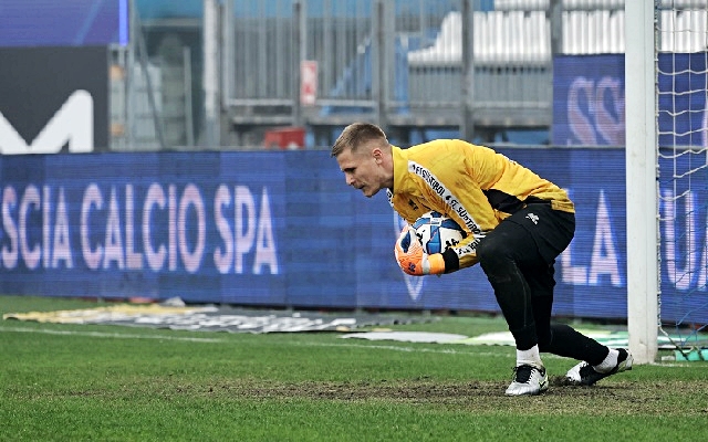 23-2-marius-adamonis-durante-il-riscaldamento-pre-partita.JPG