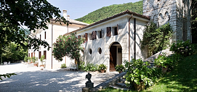 2-la-settecentesca-villa-barberina-della-famiglia-nino-franco-sulle-colline-di-valdobbiadene.jpg