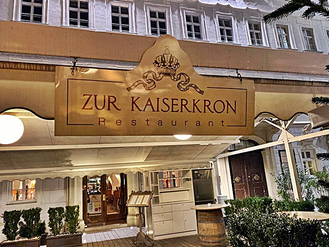 4-il-ristorante-zur-kaiserkron-in-piazza-della-mostra-a-bolzano.jpg