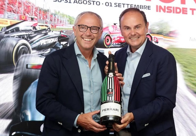 5-stefano-domenicali-ceo-della-formula-1-e-matteo-lunelli-con-la-jeroboam-tricolore.jpg