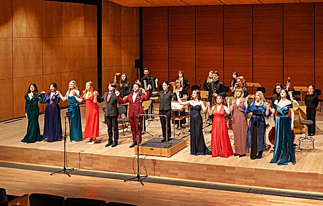 t-natura-e-opera_applausi-a-fine-concerto.jpg