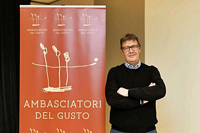 2-alessandro-gilmozzi-e-anche-il-presidente-dell-associazione-ambasciatori-del-gusto.jpg