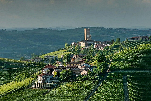 2-le-colline-delle-langhe-patrimonio-dell-unesco-in-primo-piano-la-localita-barbaresco.jpg