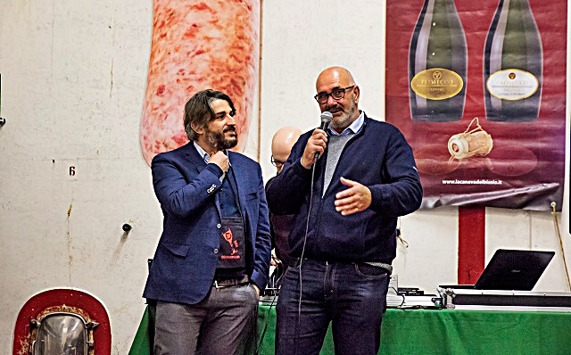 5-walter-porcellato-patron-della-caneva-dei-biasio-con-l-assessore-alla-cultura-matteo-guidolin.jpg